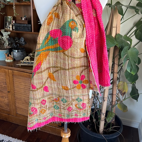 Kantha Vibrant Pink Multicolor Bird Scarf Wrap Shrug or Table Runner Decor - Picture 3 of 15